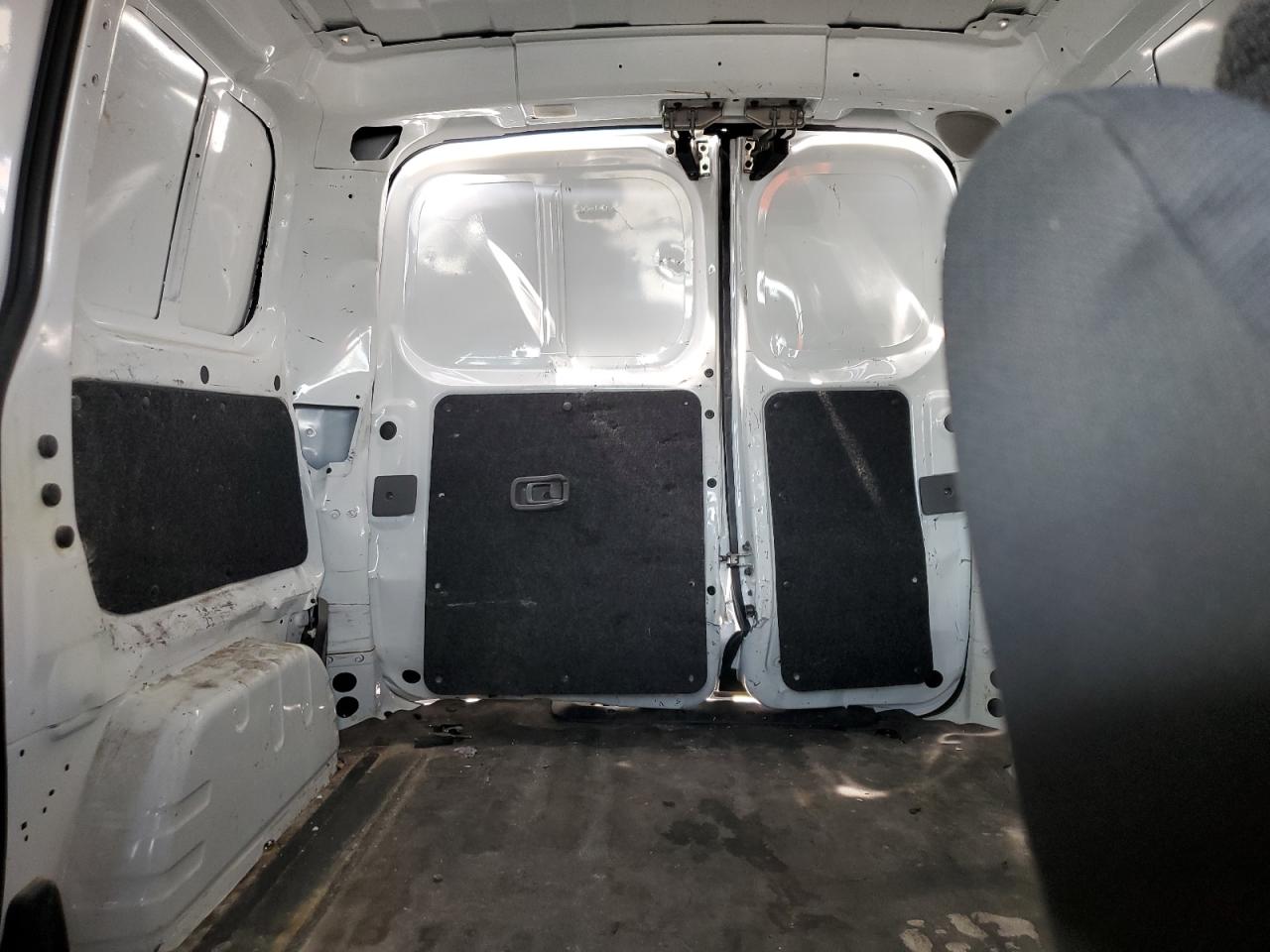 2014 Nissan NV - Image 10