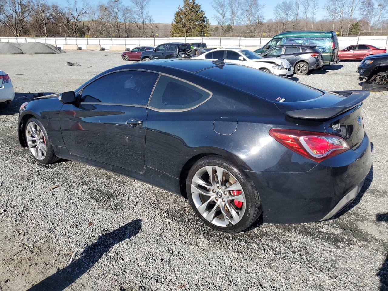 2015 Hyundai Genesis - Image 2