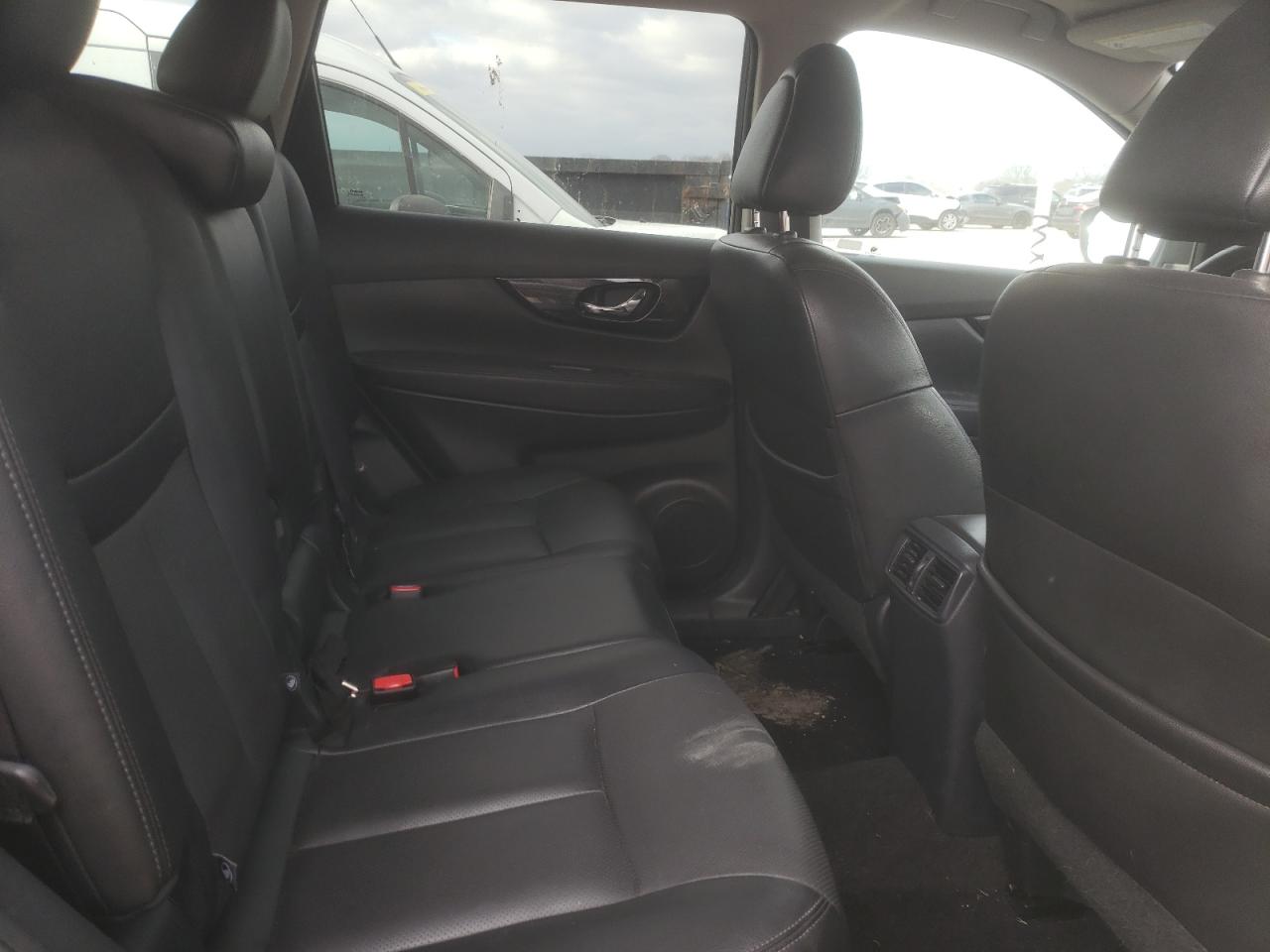 2017 Nissan Rogue - Image 11