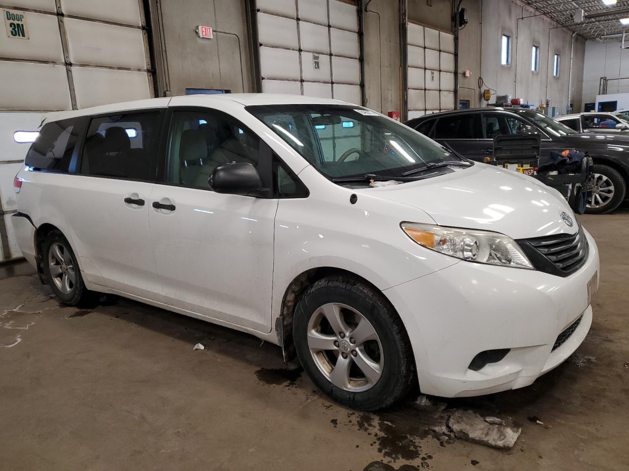 2012 Toyota Sienna - Image 4
