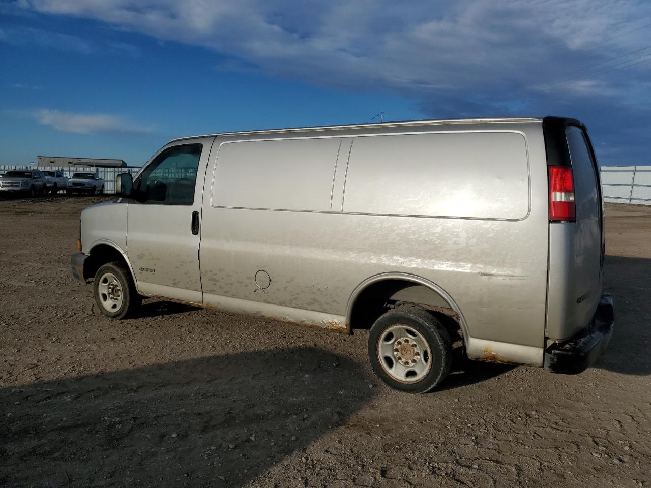 2005 Chevrolet Express - Image 2
