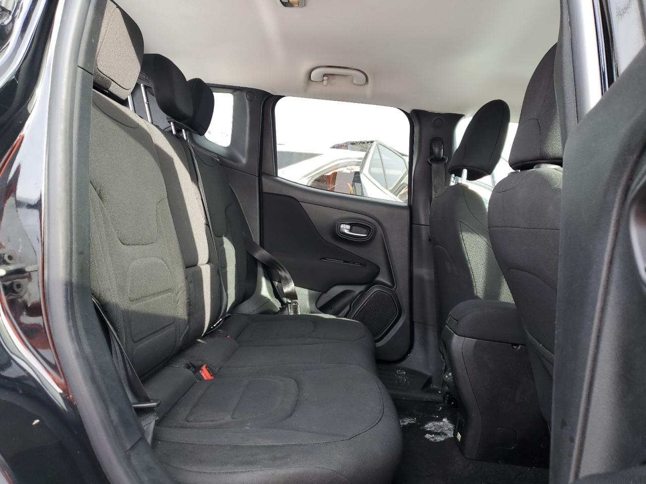 2020 Jeep Renegade - Image 11