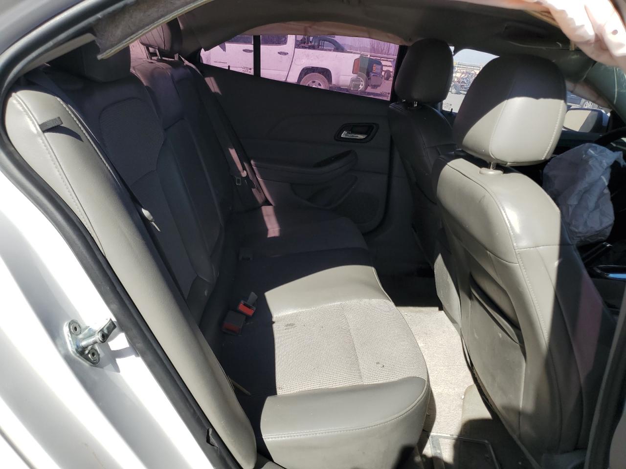 2016 Chevrolet Malibu - Image 10