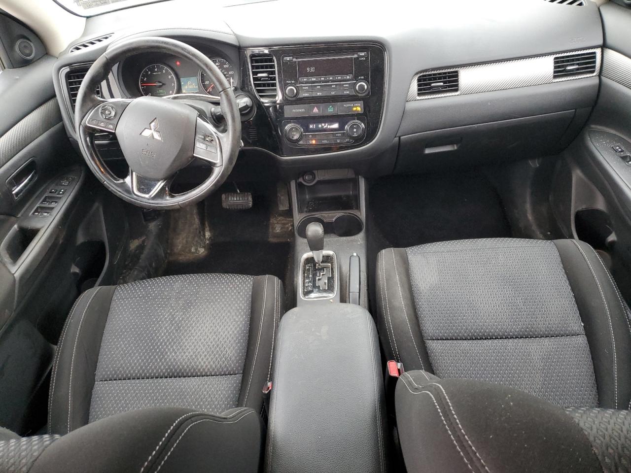 2016 Mitsubishi Outlander - Image 8