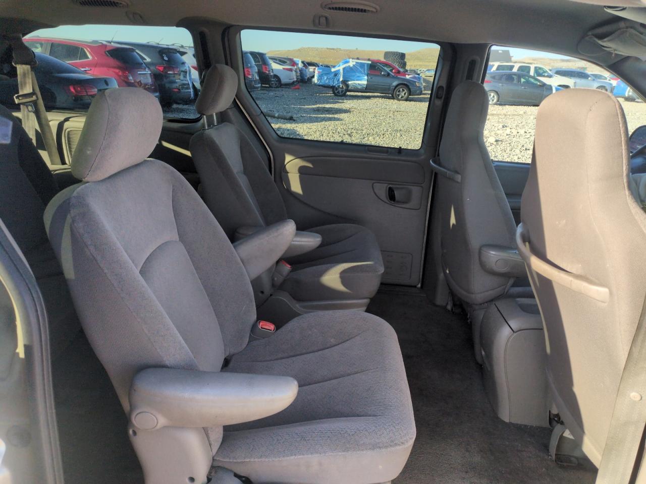 2002 Dodge Caravan - Image 11