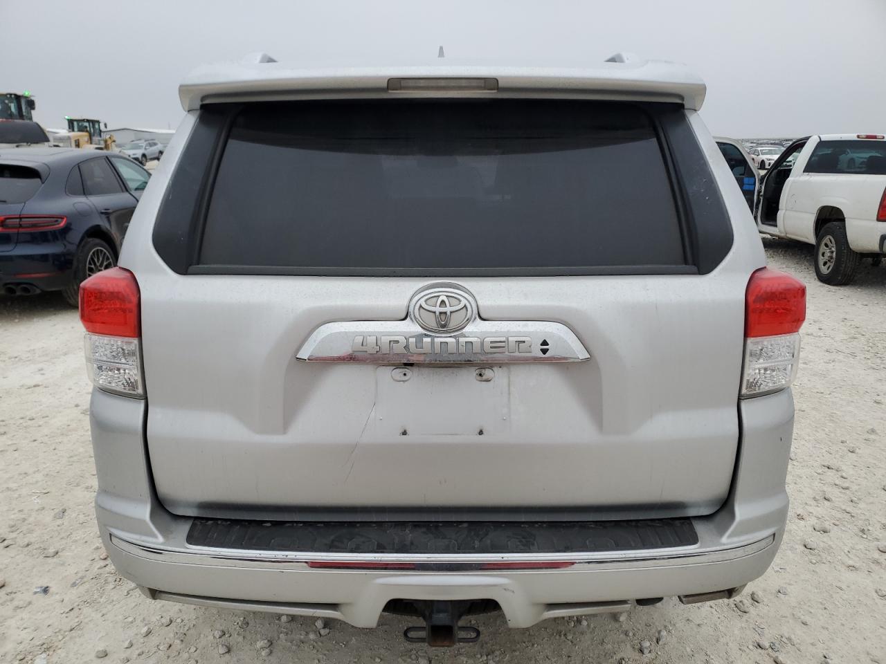 2010 Toyota 4Runner - Image 6