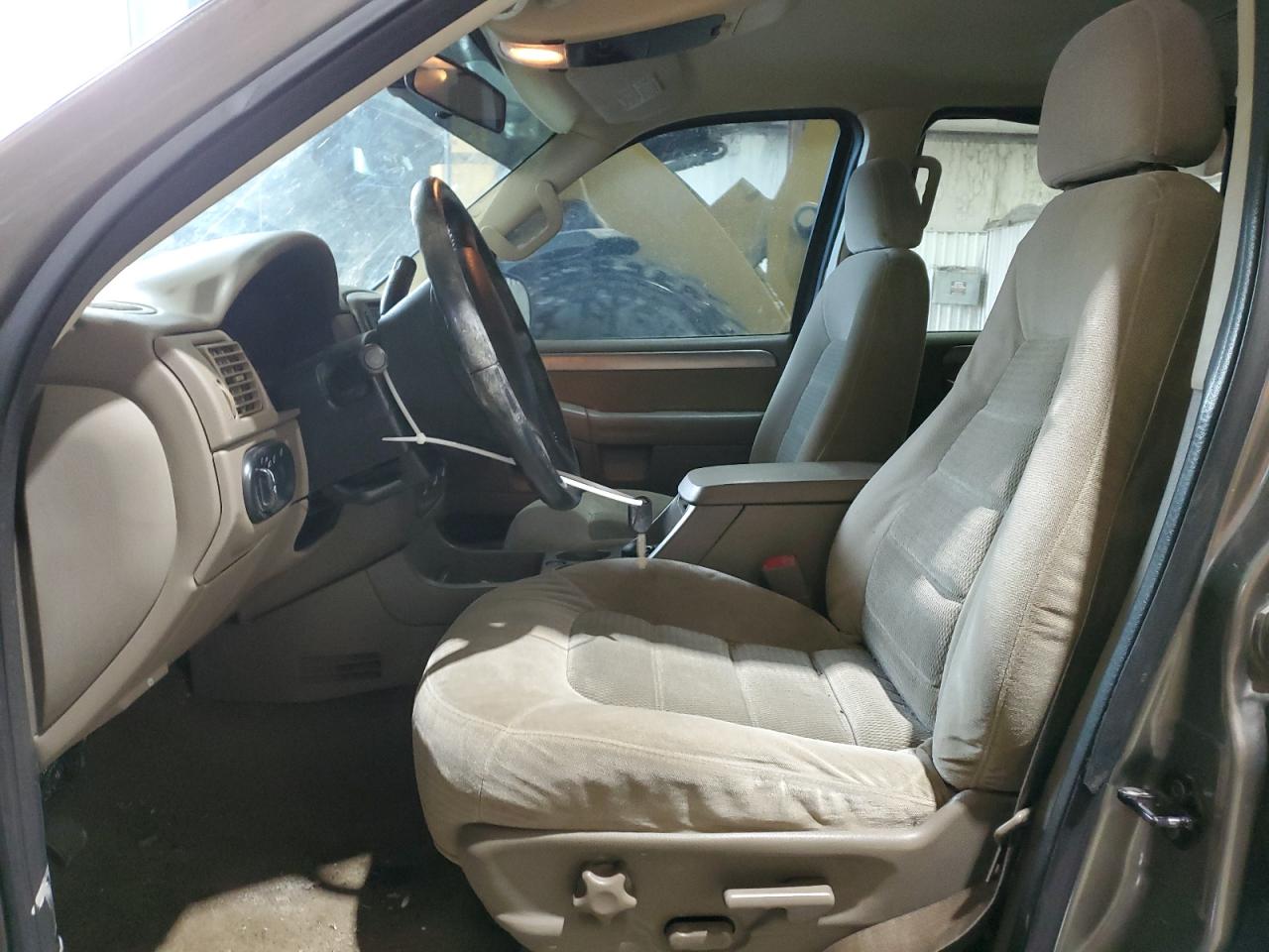 2005 Ford Explorer - Image 7