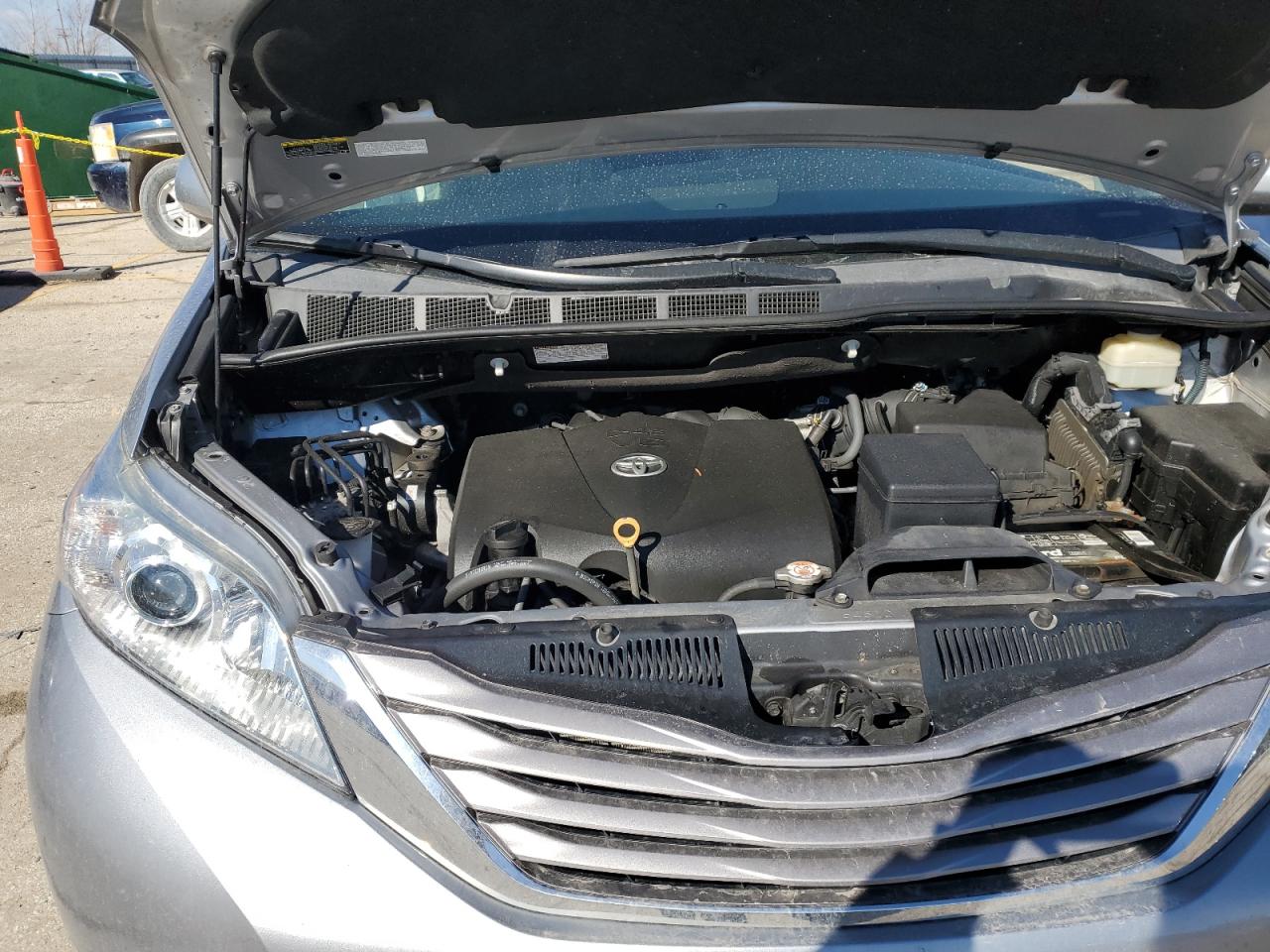 2017 Toyota Sienna - Image 13