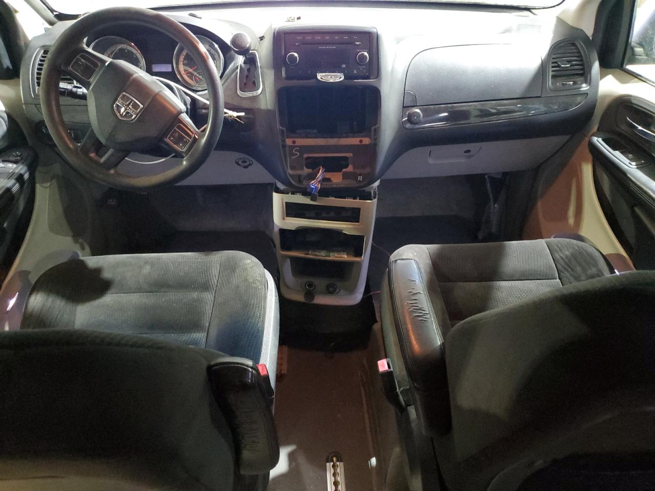2016 Dodge Caravan - Image 8