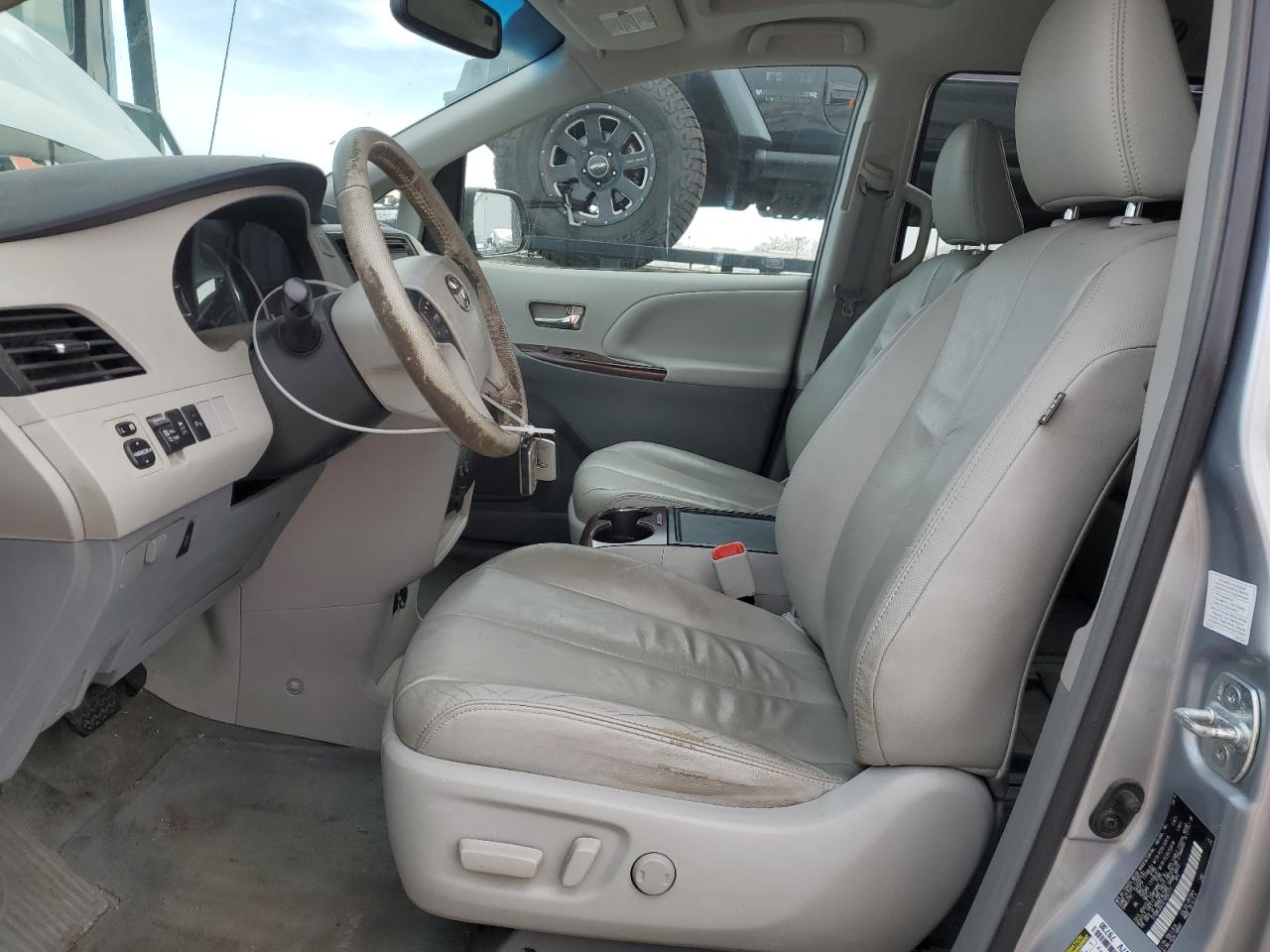 2014 Toyota Sienna - Image 7