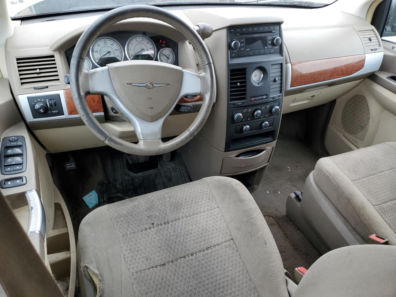 2008 Chrysler Town & Country - Image 8