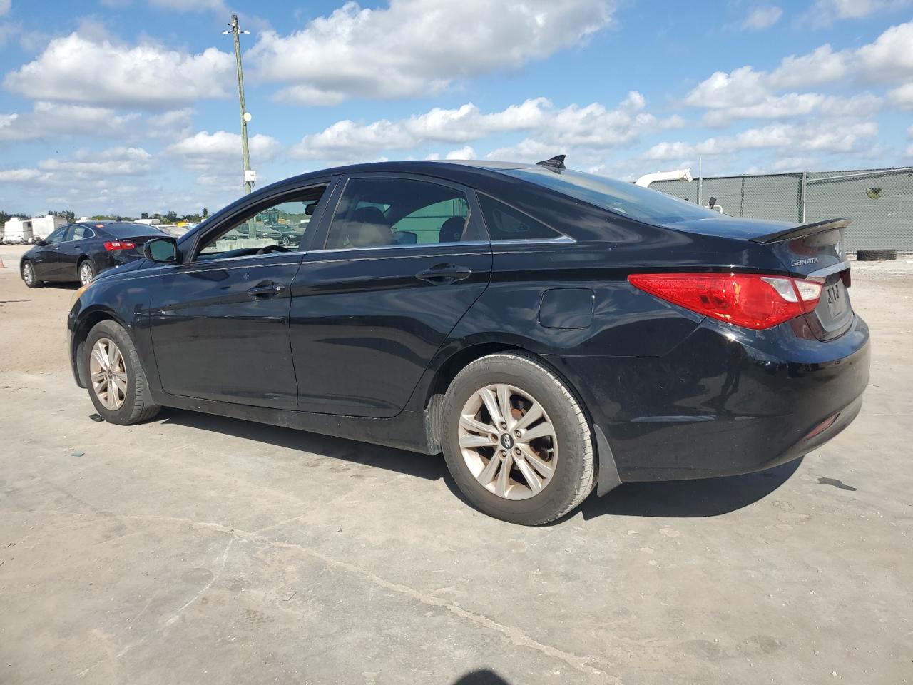 2013 Hyundai Sonata - Image 2