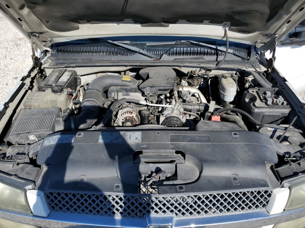 2004 Chevrolet Silverado - Image 11