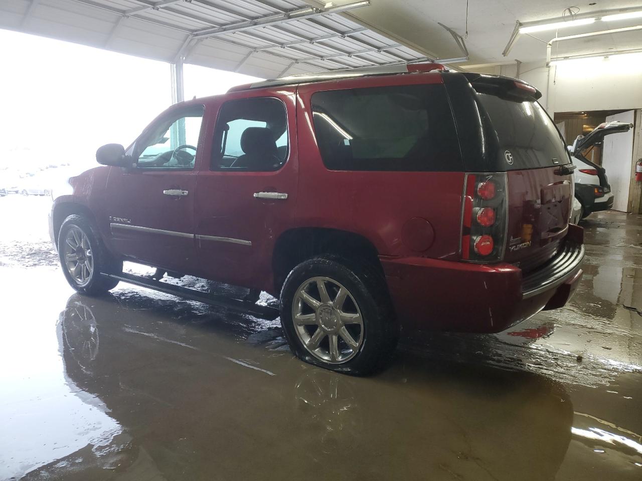 2009 GMC Yukon - Image 2