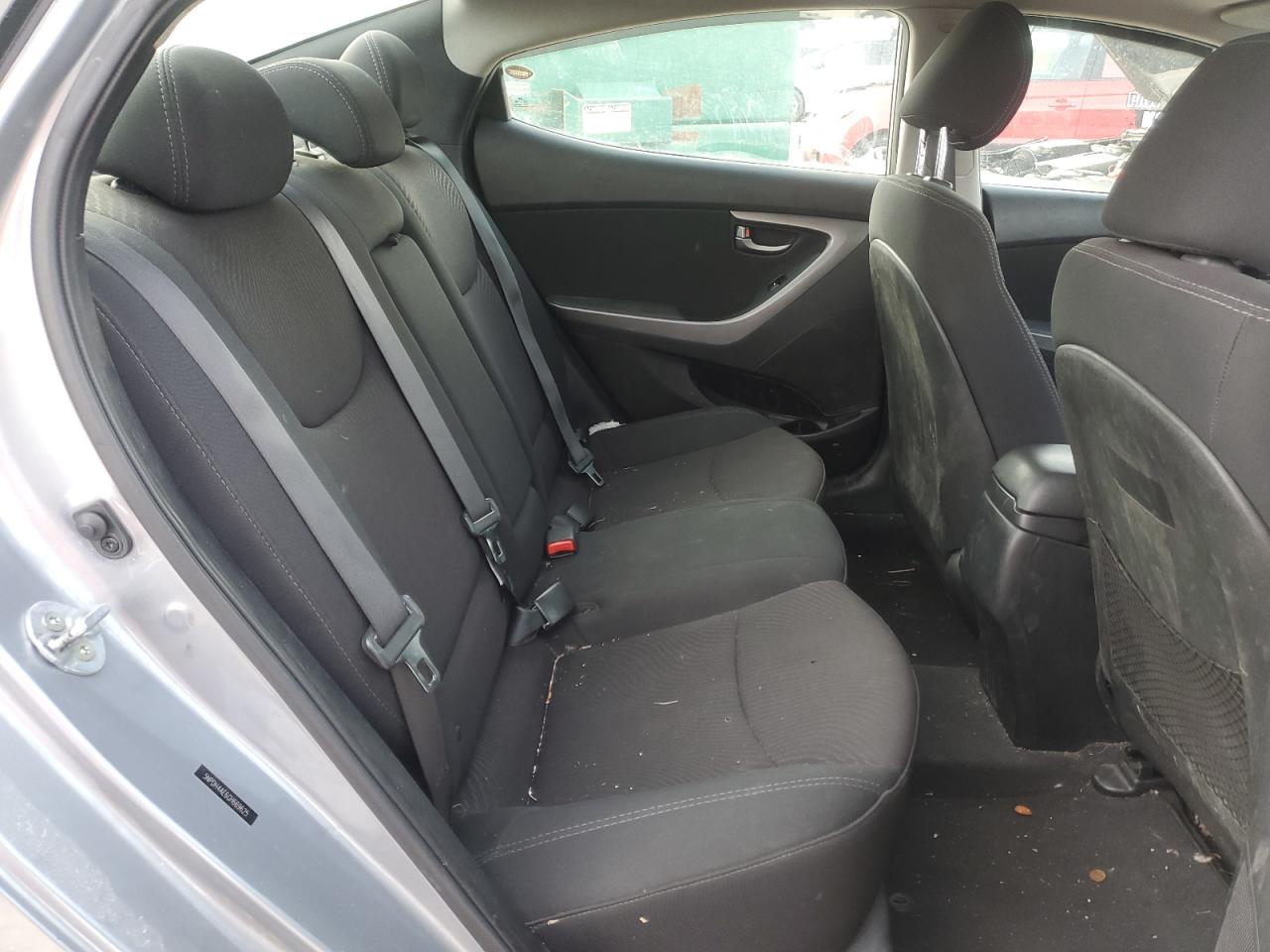 2016 Hyundai Elantra - Image 10