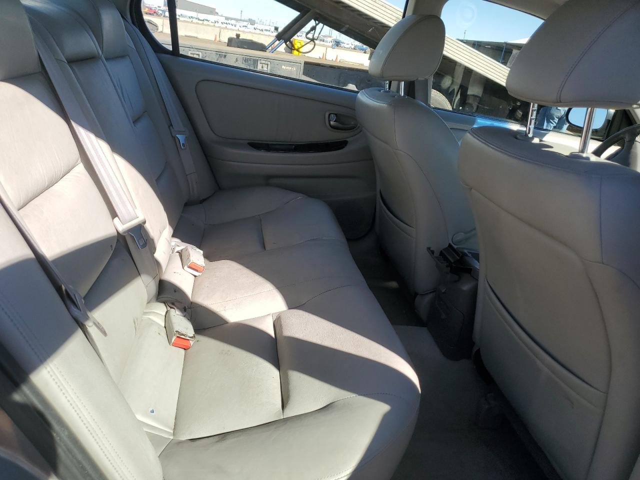 2003 Nissan Maxima - Image 10