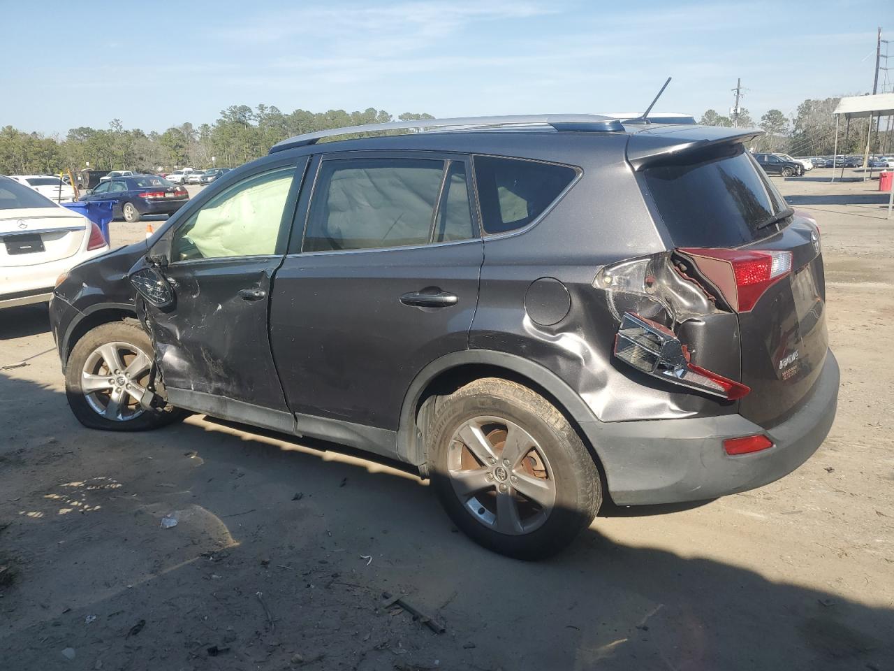 2015 Toyota RAV 4 - Image 2