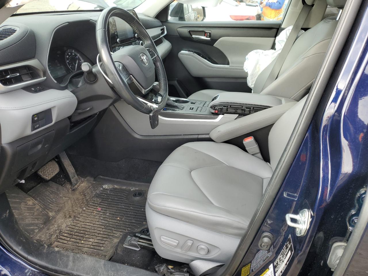 2021 Toyota Highlander - Image 7