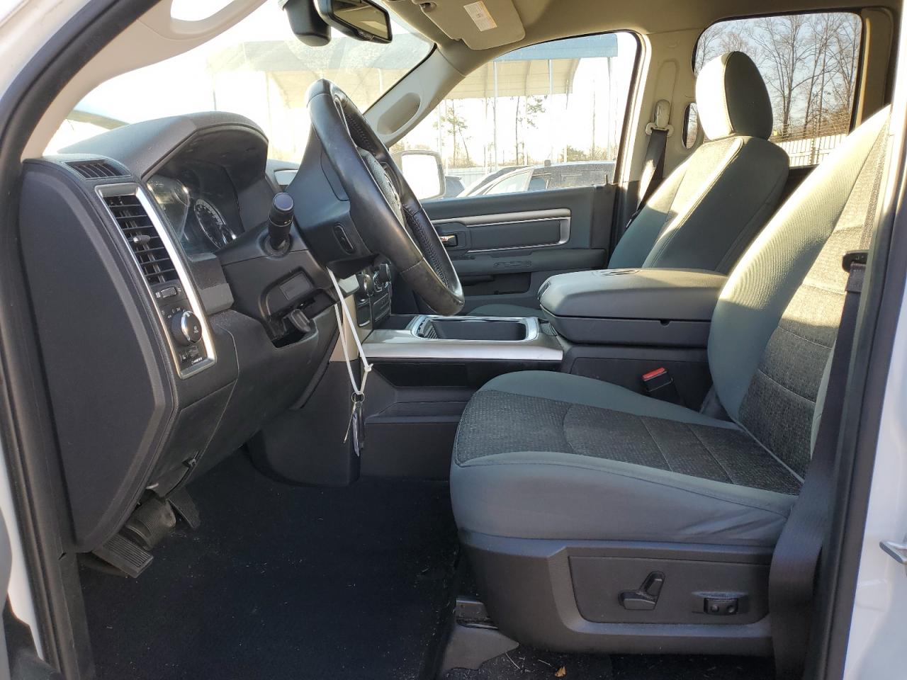 2016 RAM 1500 - Image 7