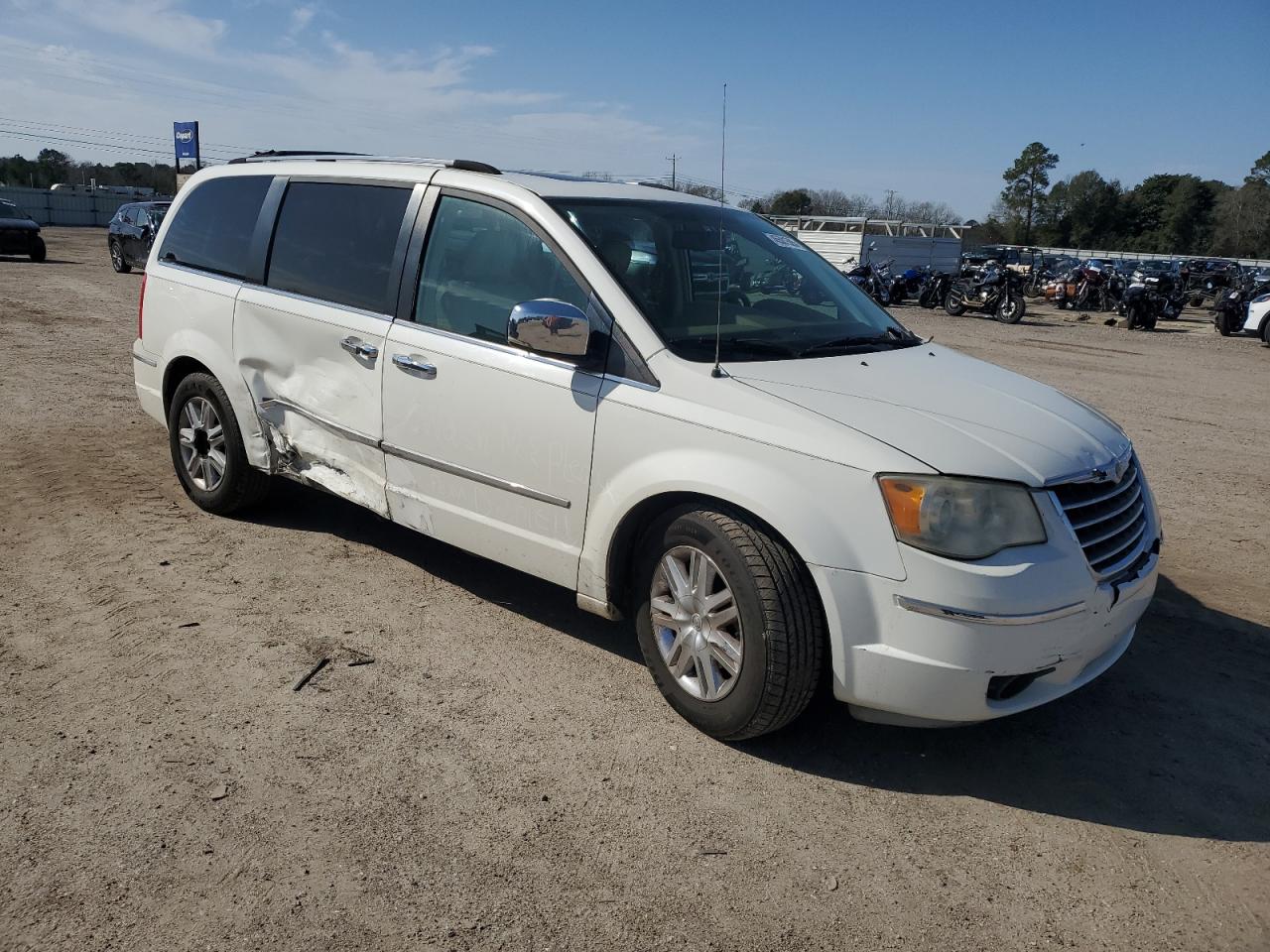 2008 Chrysler Town & Country - Image 4