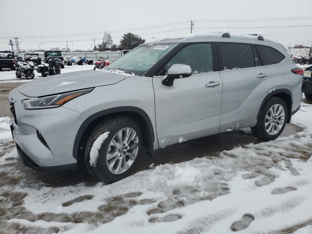 2020 Toyota Highlander - Image 1