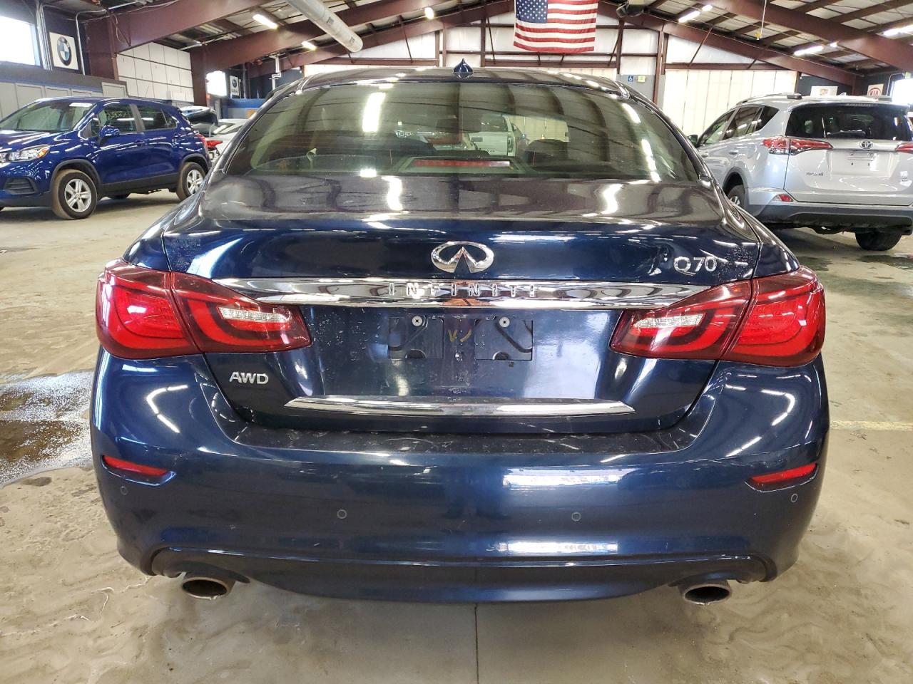 2016 Infiniti Q70 - Image 6