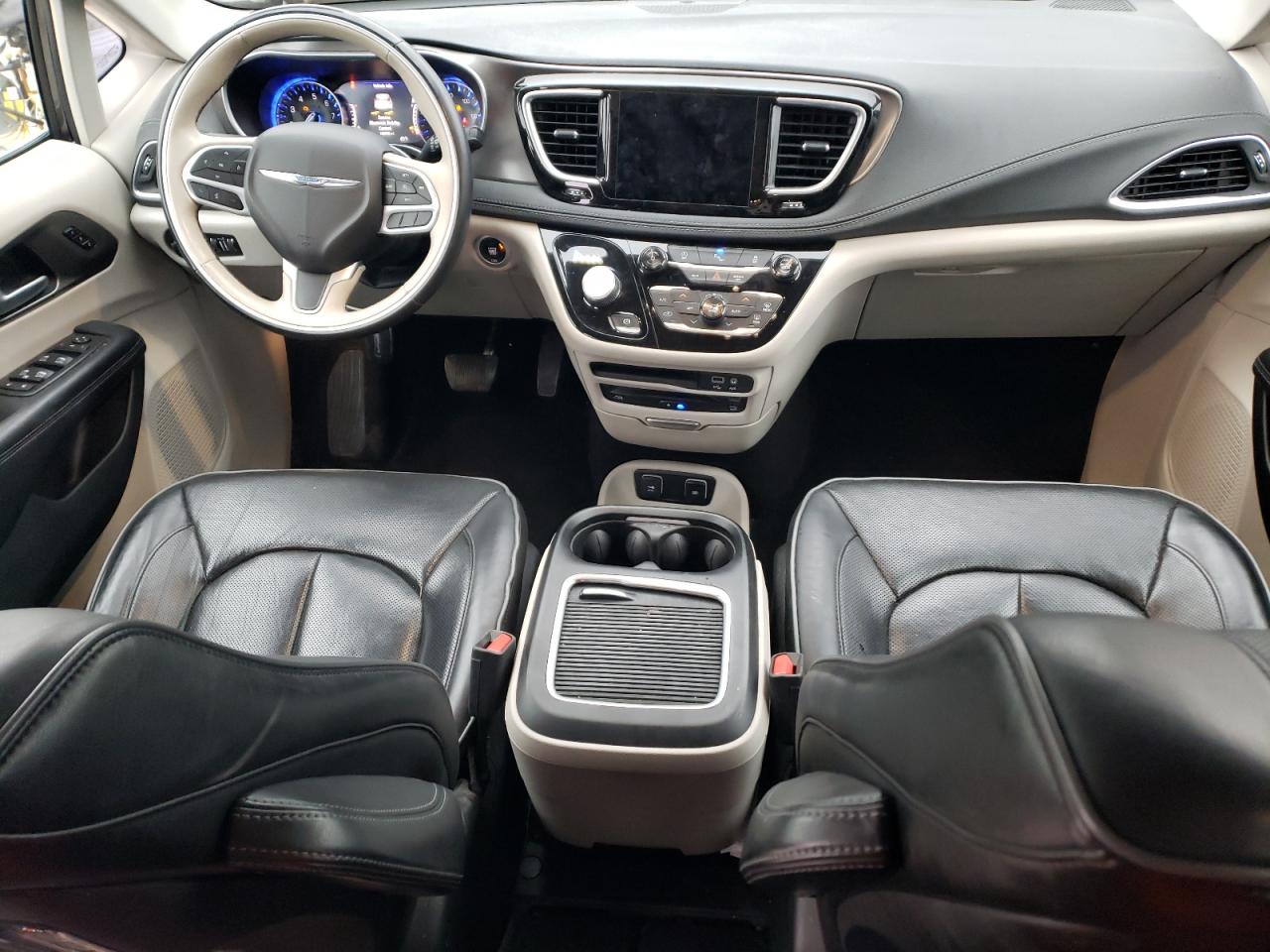 2018 Chrysler Pacifica - Image 8