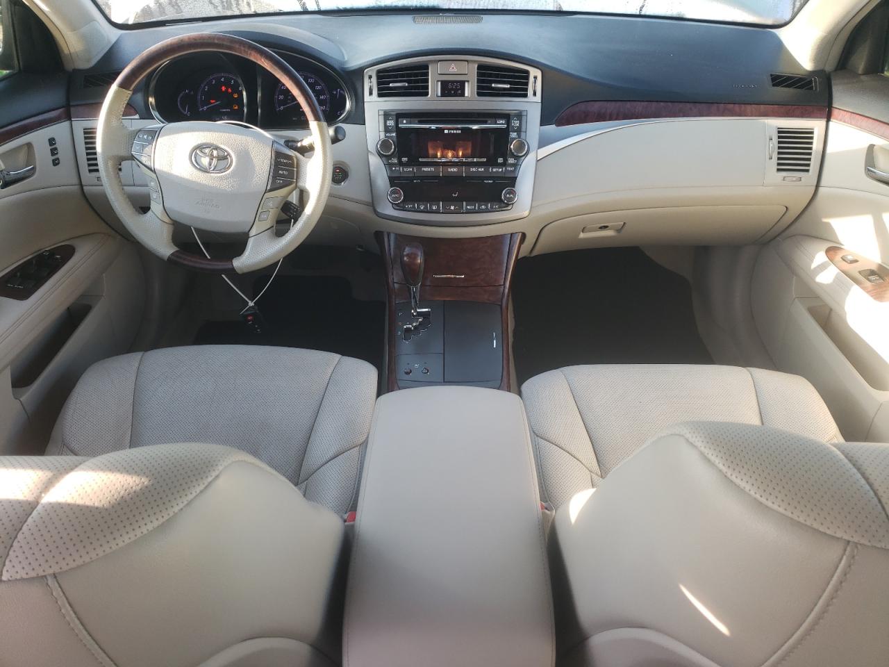 2011 Toyota Avalon - Image 8