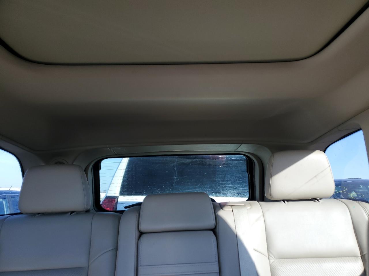 2011 Jeep Grand Cherokee - Image 10