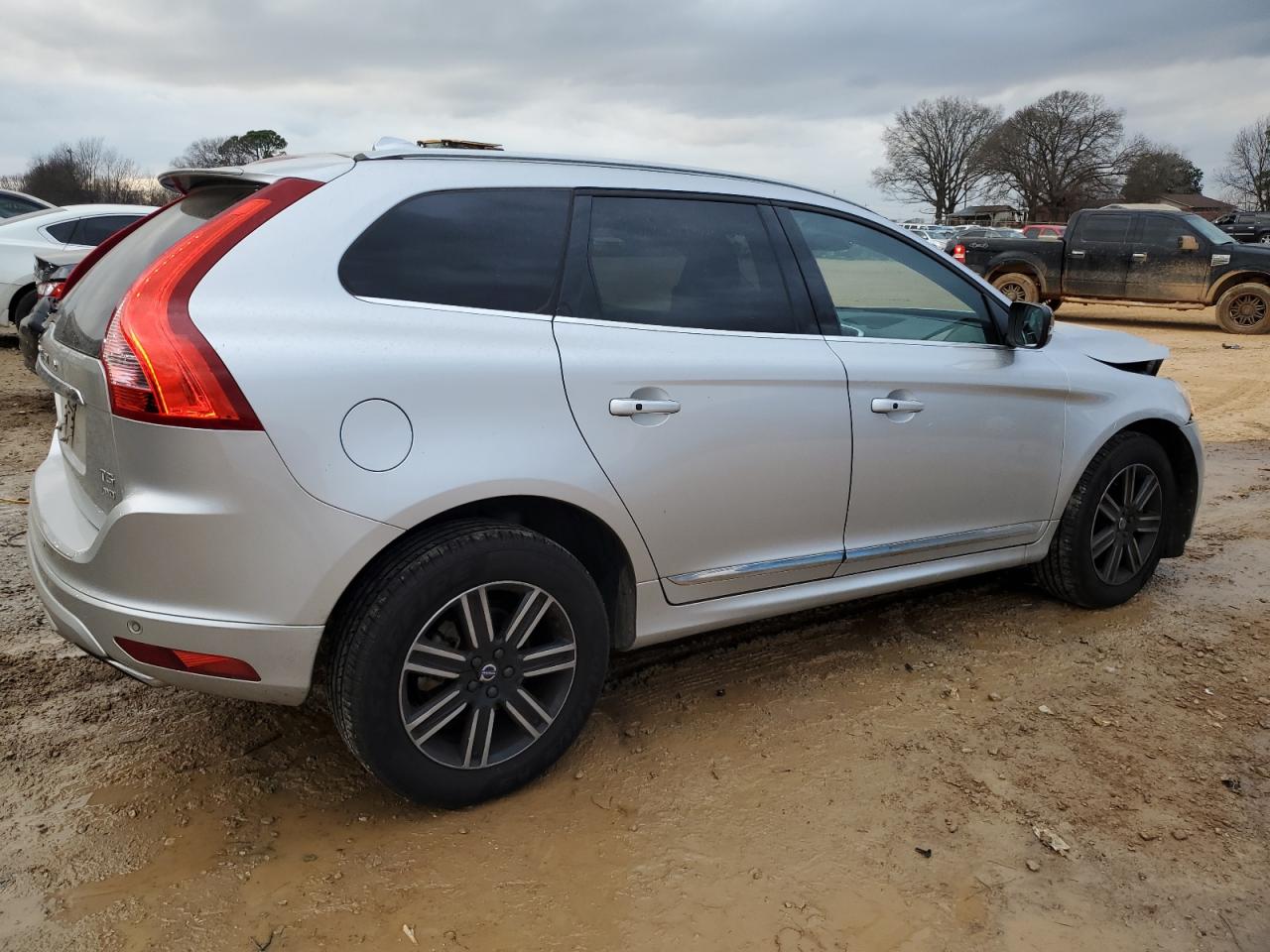 2017 Volvo XC60 - Image 3