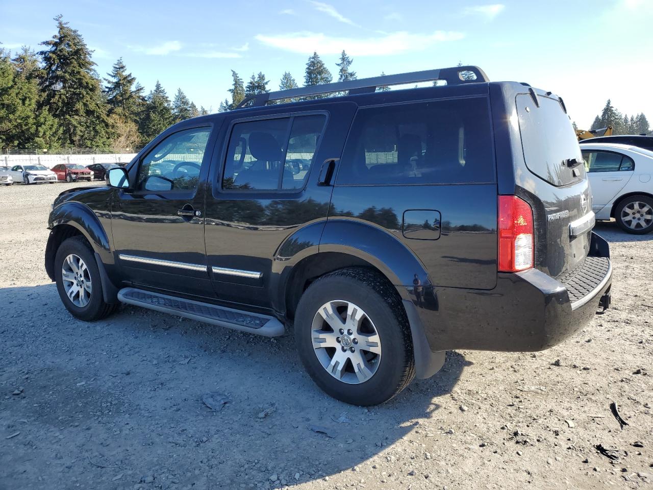 2012 Nissan Pathfinder - Image 2