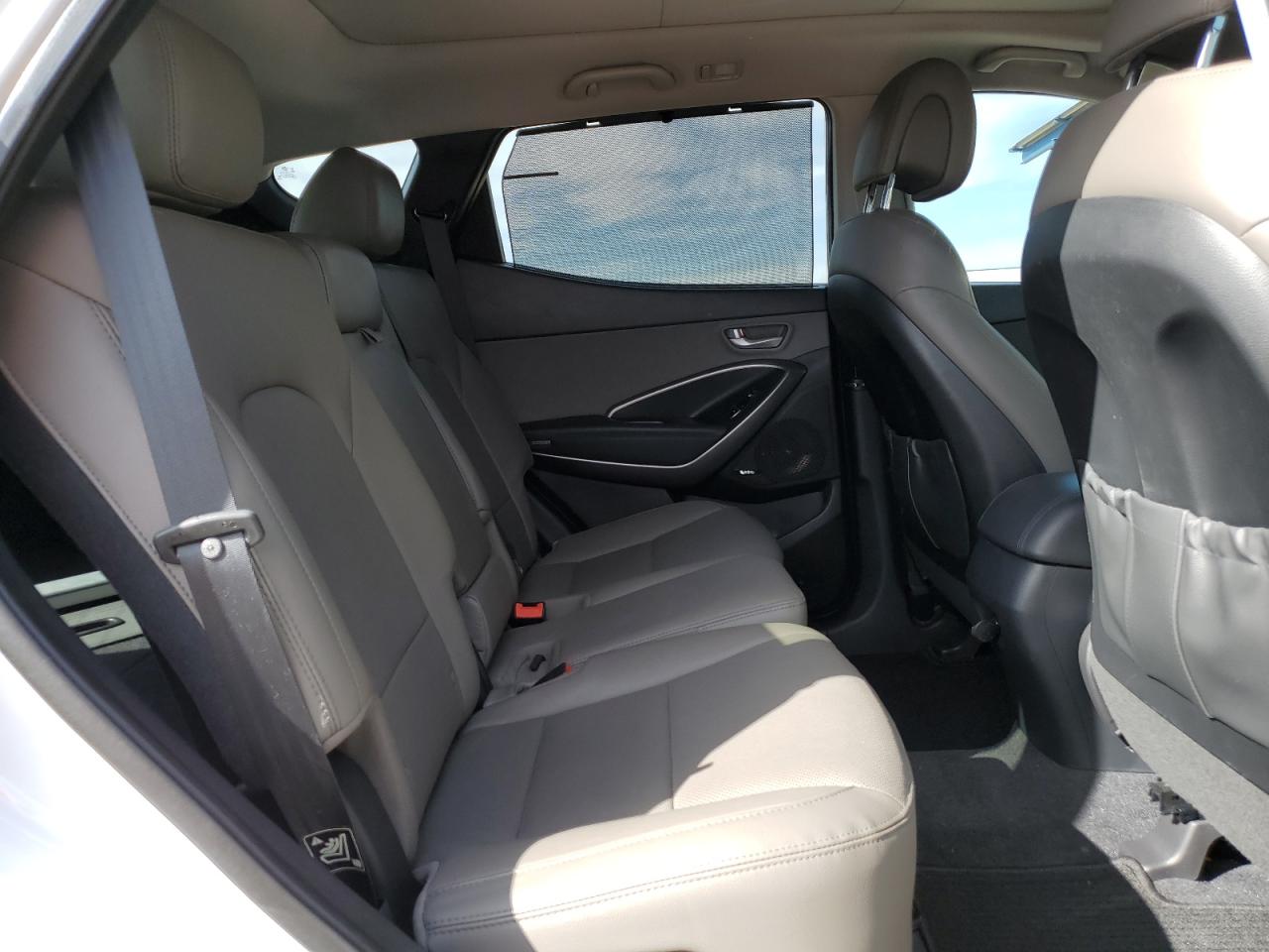 2017 Hyundai Santa Fe - Image 12