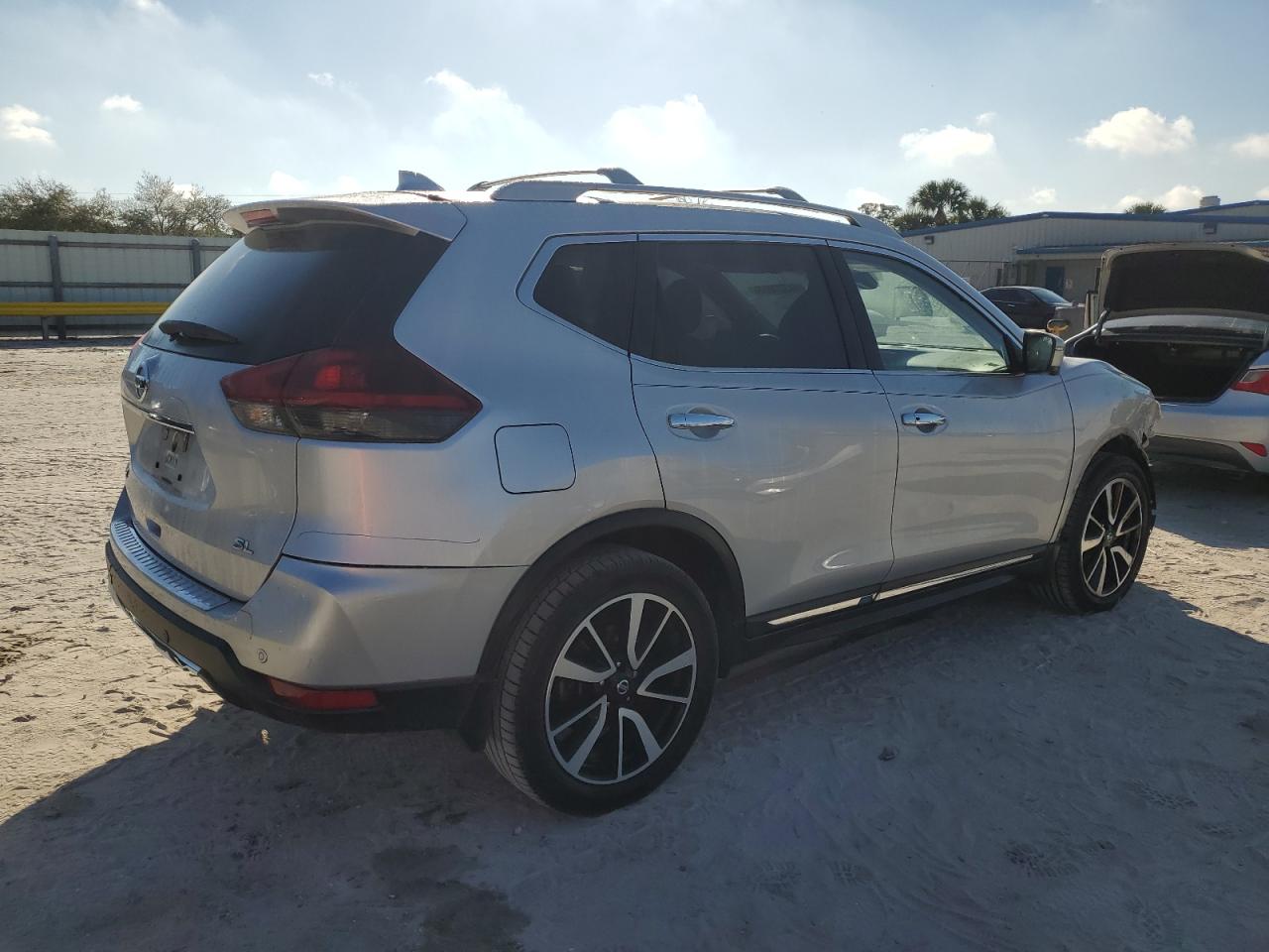 2019 Nissan Rogue - Image 3