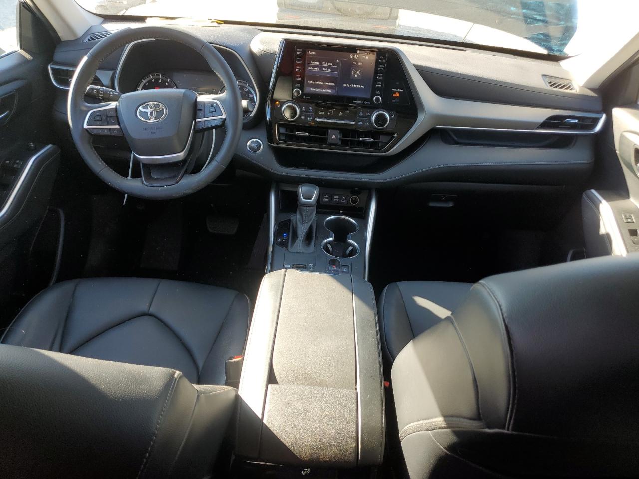 2022 Toyota Highlander - Image 8