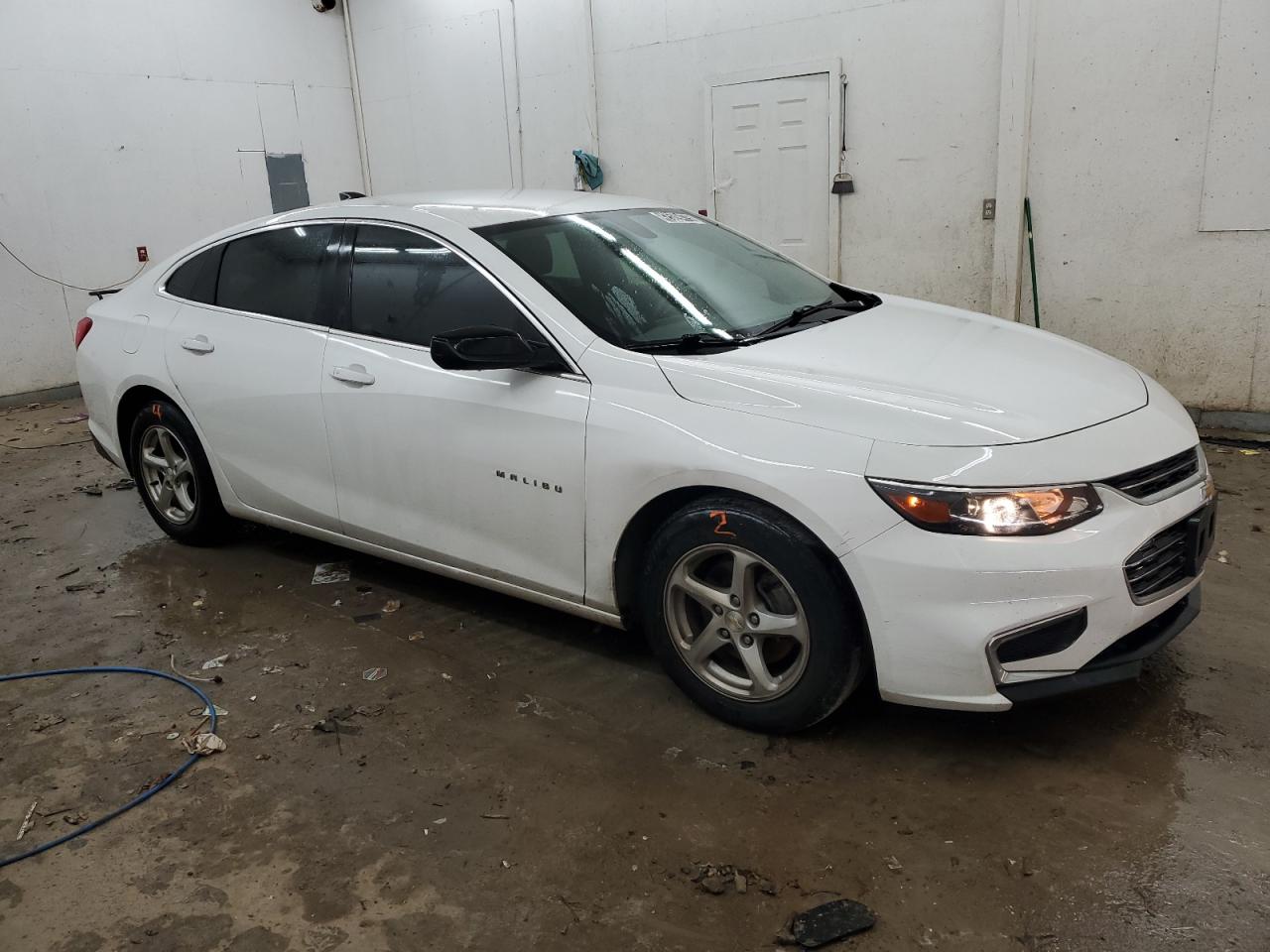 2016 Chevrolet Malibu - Image 4