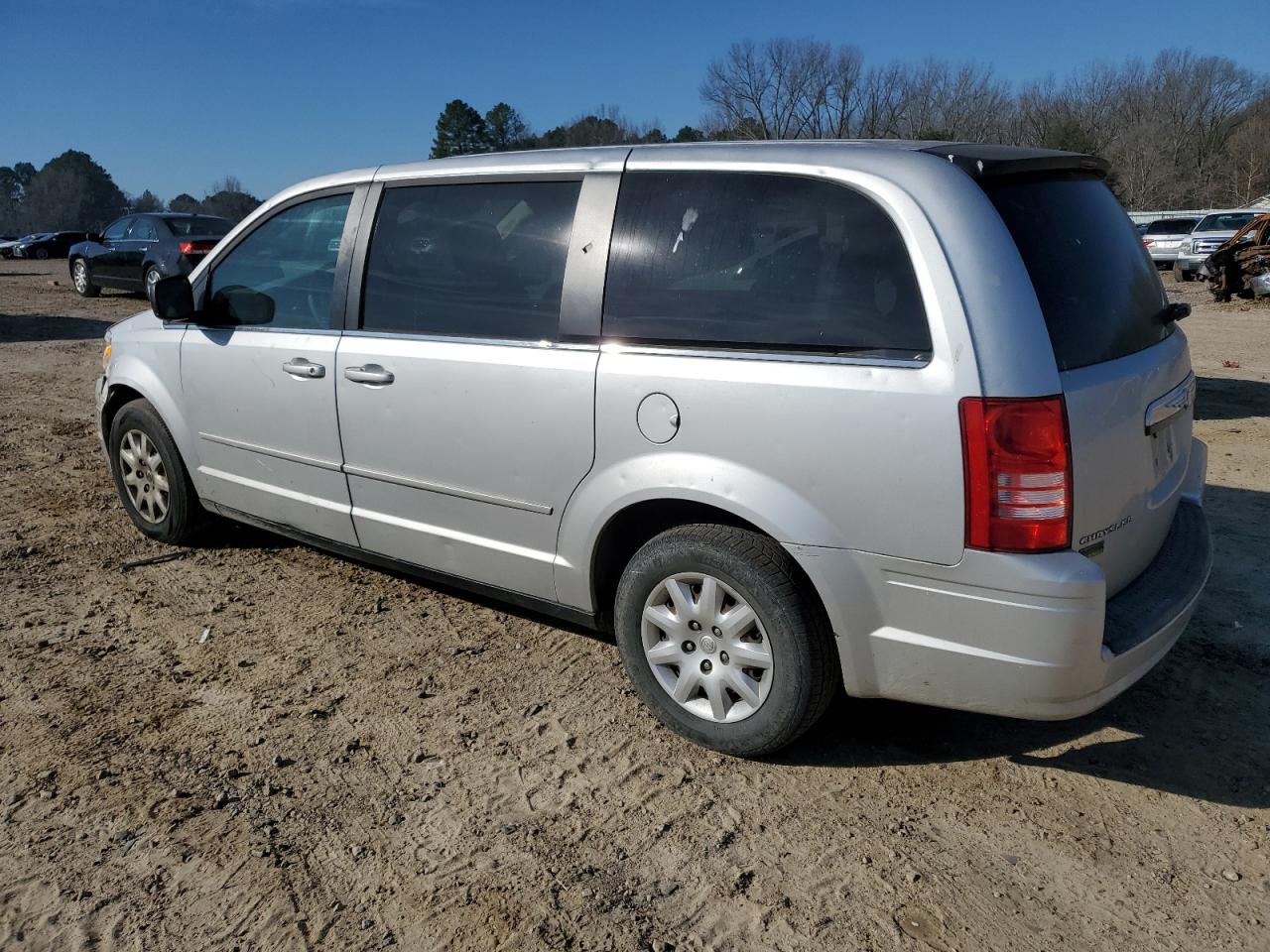 2010 Chrysler Town & Country - Image 2