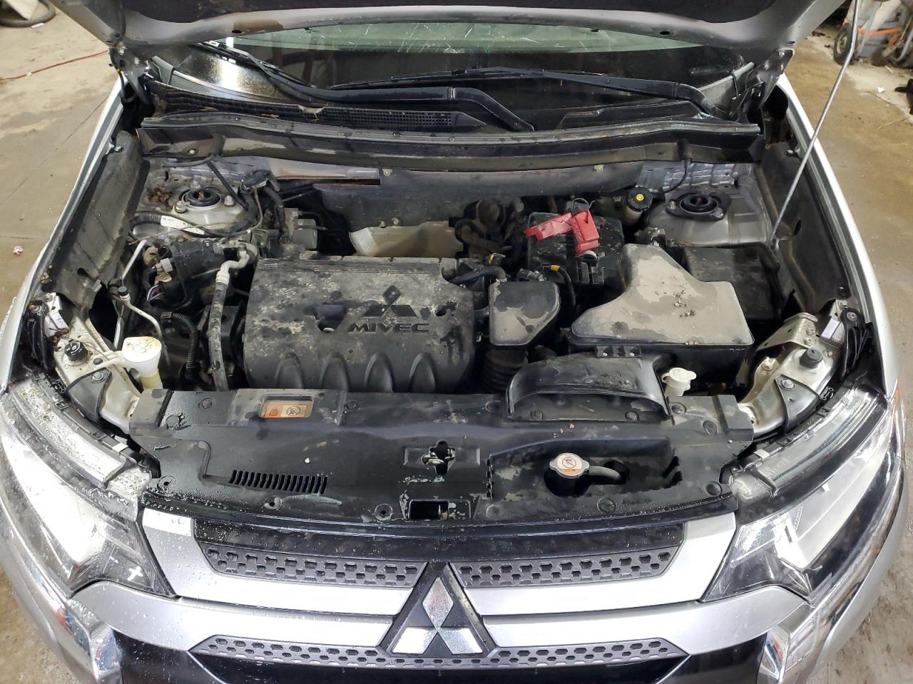 2019 Mitsubishi Outlander - Image 12
