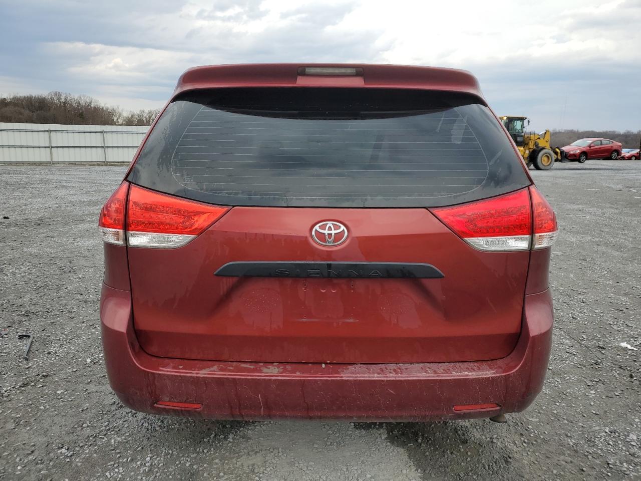 2011 Toyota Sienna - Image 6