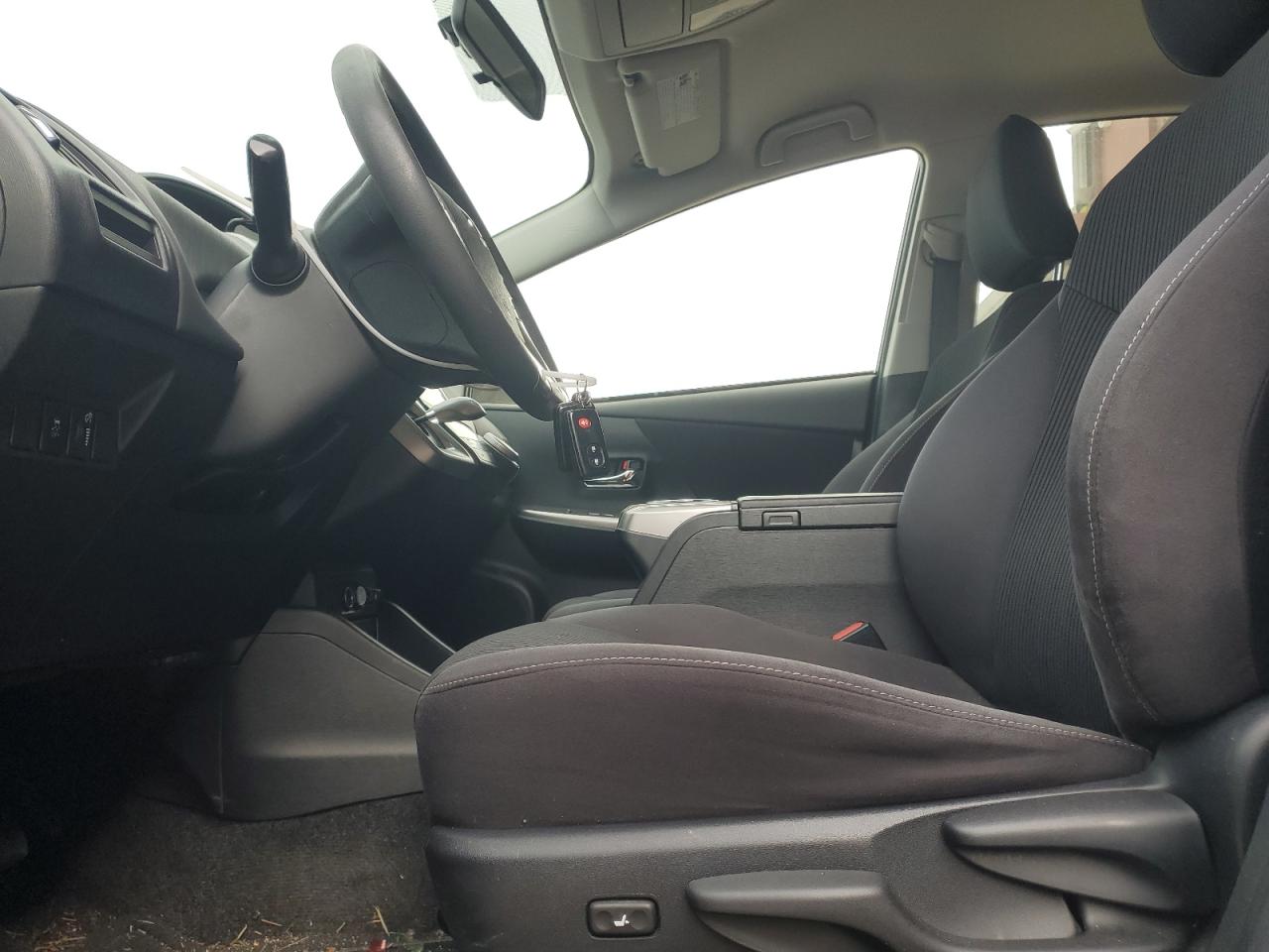 2015 Toyota Prius - Image 7