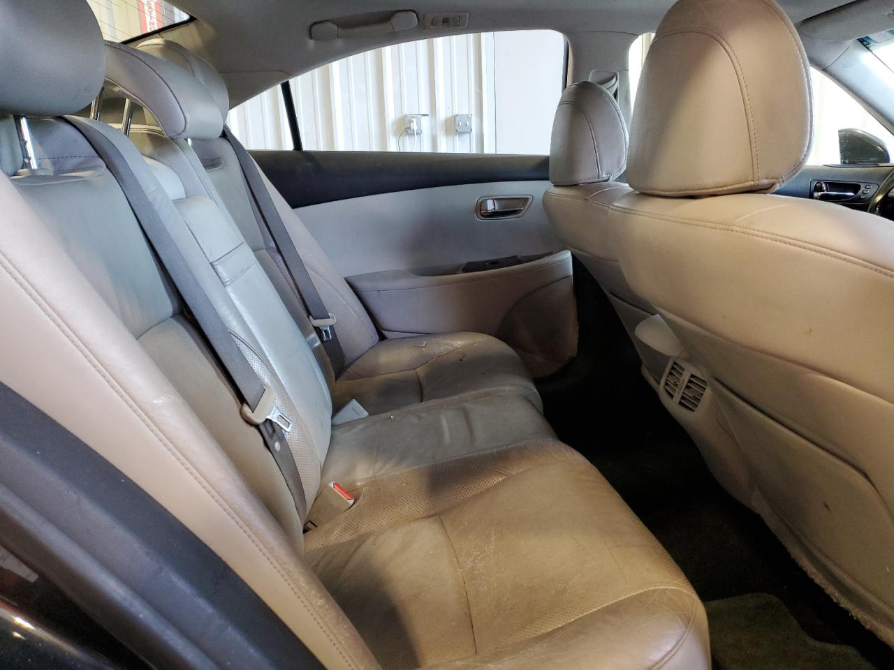 2010 Lexus ES - Image 10