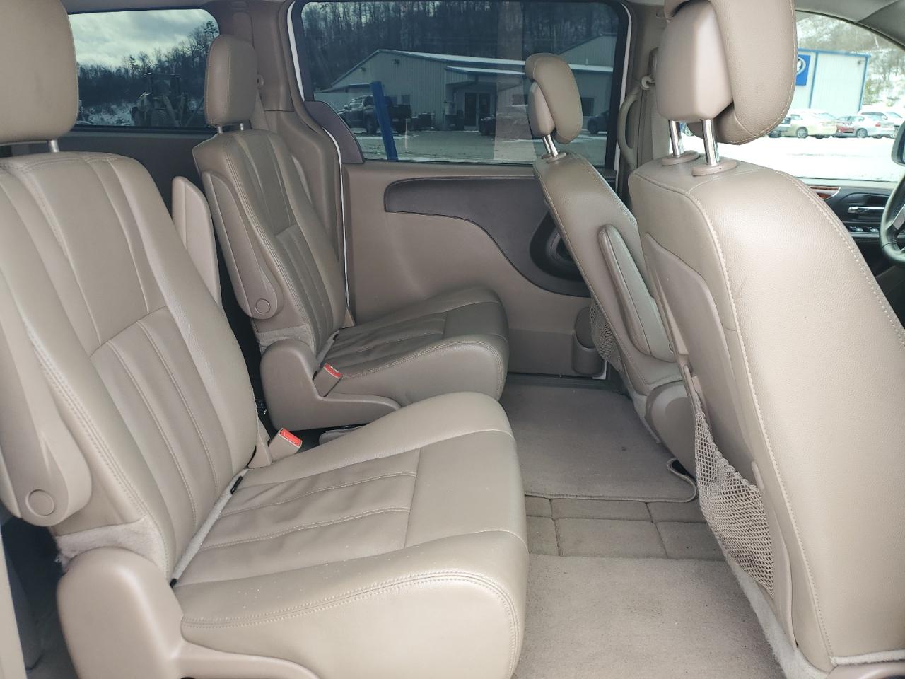 2016 Chrysler Town & Country - Image 11