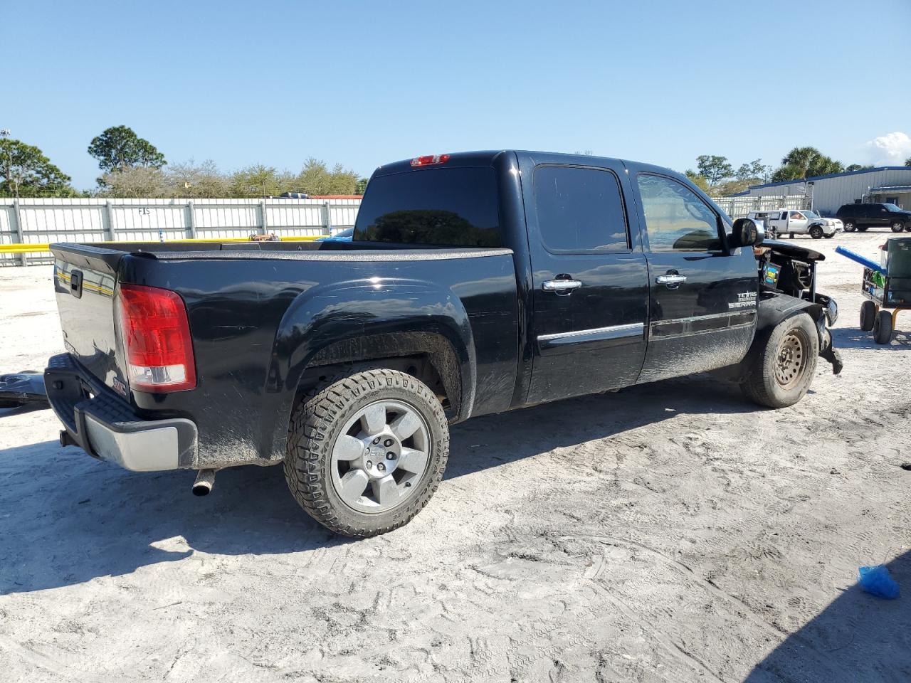 2011 GMC Sierra - Image 3