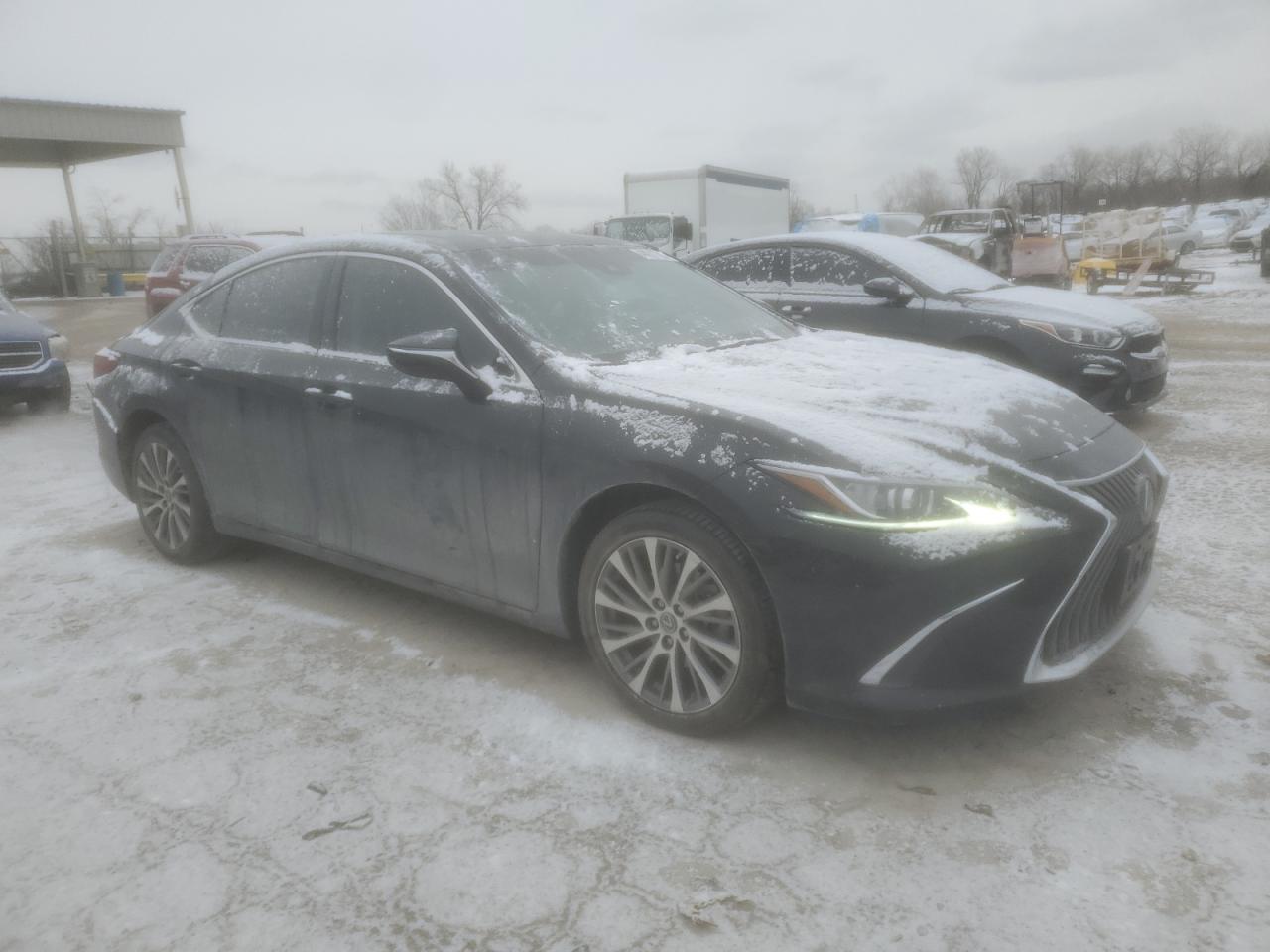 2019 Lexus ES - Image 4