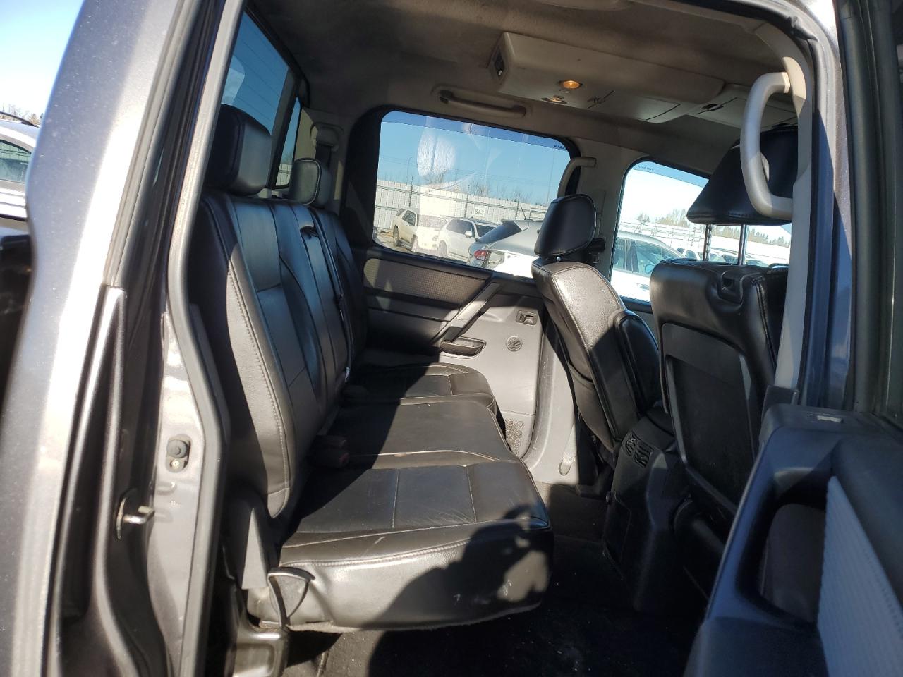2008 Nissan Titan - Image 10