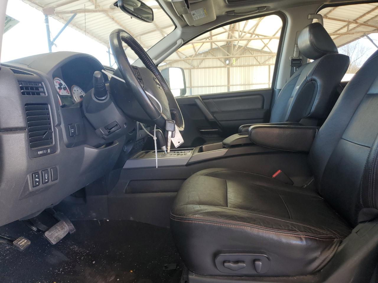 2010 Nissan Titan - Image 7