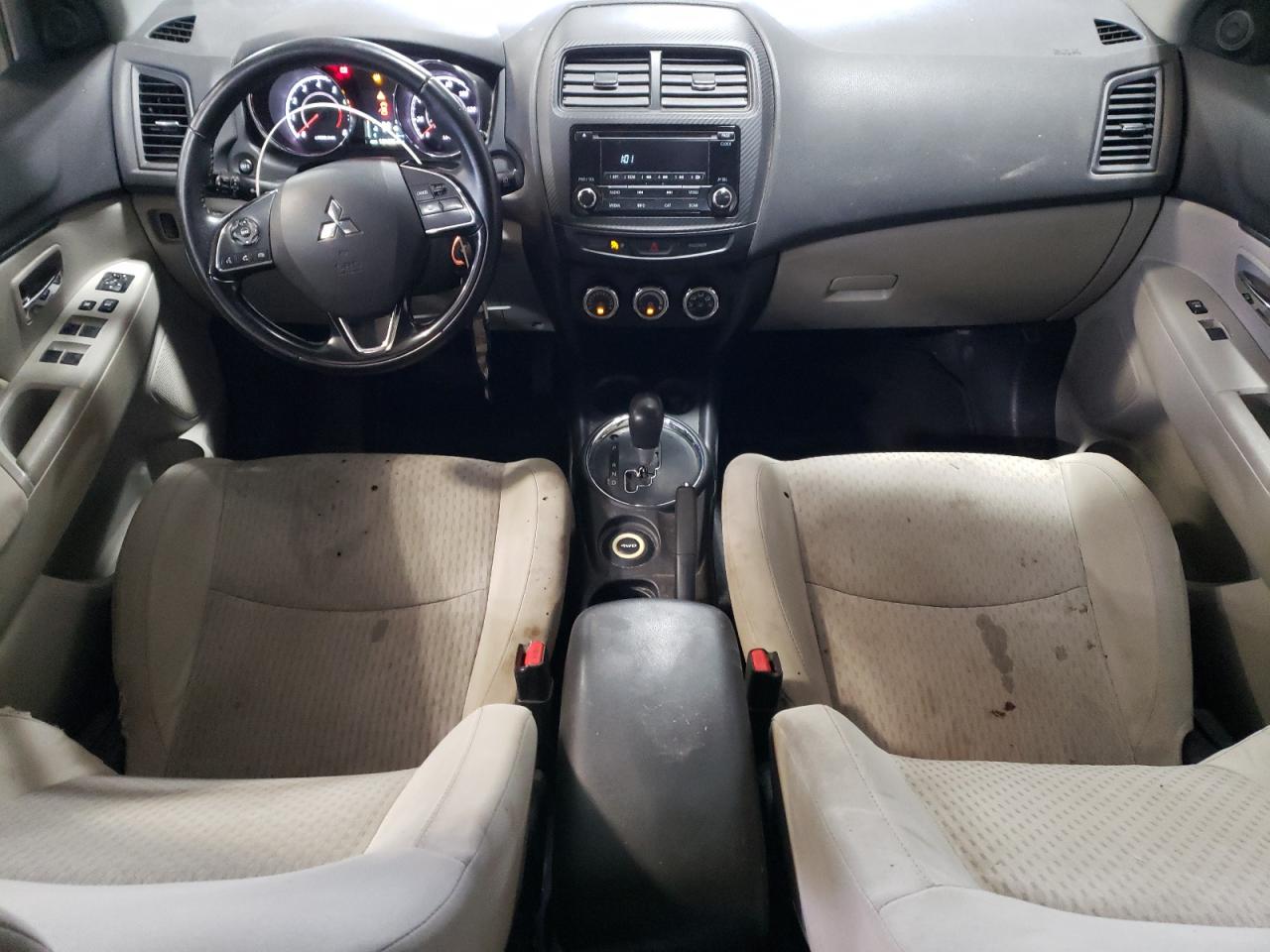 2017 Mitsubishi Outlander - Image 8