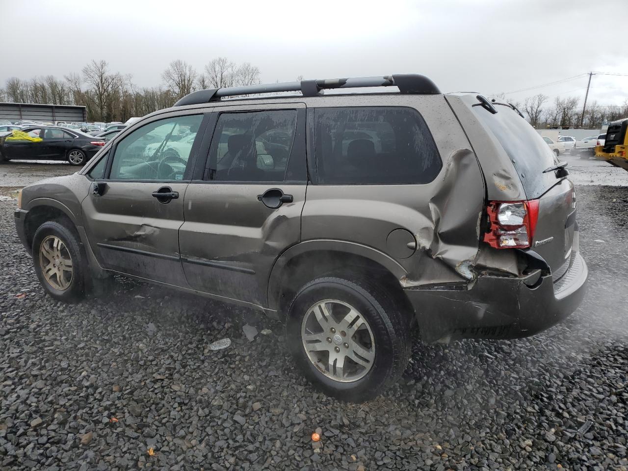2004 Mitsubishi Endeavor - Image 2