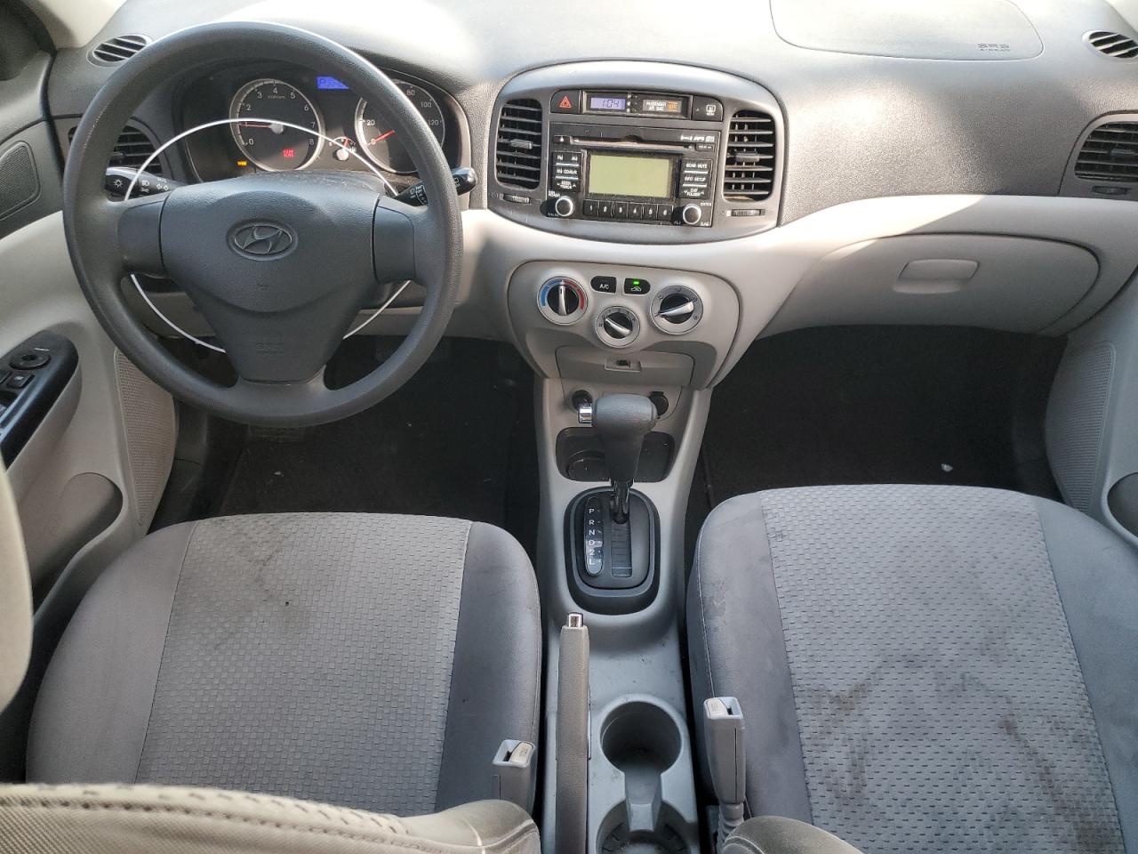 2010 Hyundai Accent - Image 8
