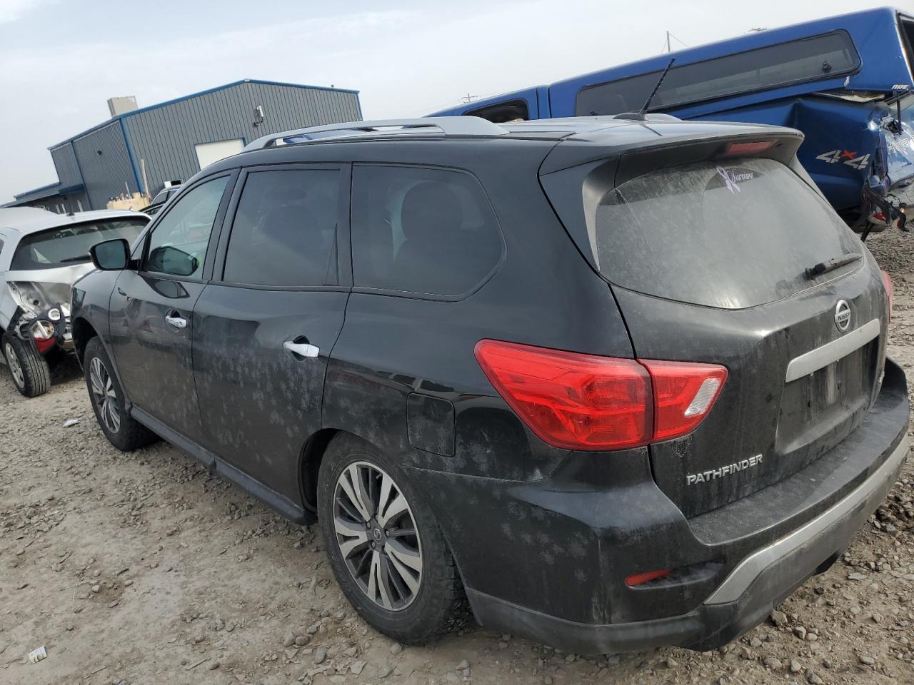 2017 Nissan Pathfinder - Image 2