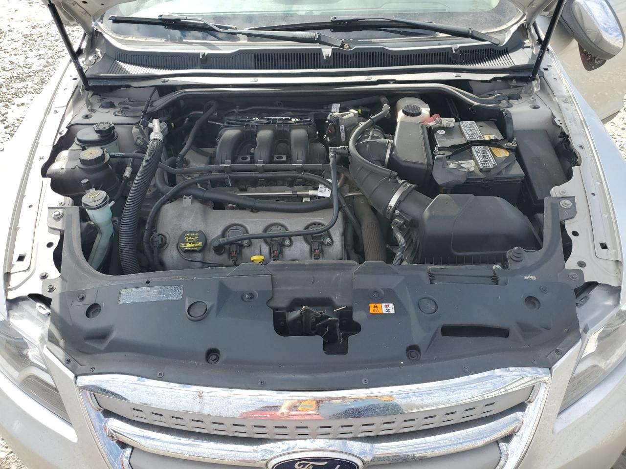 2011 Ford Taurus - Image 13